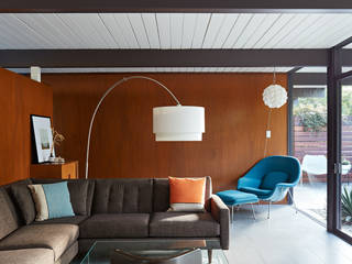 Mid-Mod Eichler Addition Remodel by Klopf Architecture, Klopf Architecture Klopf Architecture モダンデザインの リビング