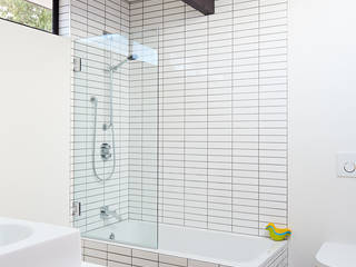 Mid-Mod Eichler Addition Remodel by Klopf Architecture, Klopf Architecture Klopf Architecture Modern Bathroom