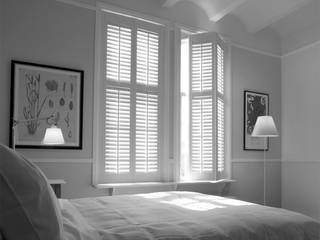 Bedroom Shutters, S:CRAFT S:CRAFT Klassieke slaapkamers Tegels Wit