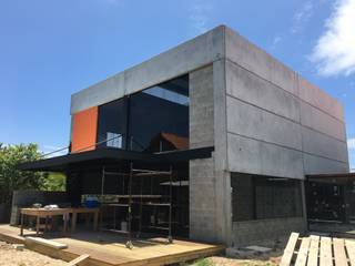 Casa Galpão M+R, GhiorziTavares Arquitetura GhiorziTavares Arquitetura Maisons préfabriquées Béton