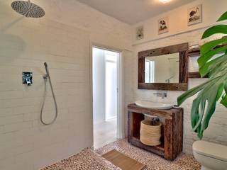 Beach Retreat apartment Studio Do Cabo Eclectic style bathroom