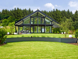 PLUS ENERGY HOUSE Westerwald, DAVINCI HAUS GmbH & Co. KG DAVINCI HAUS GmbH & Co. KG Modern houses