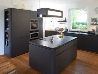 Ausgefallene Küche mit überraschenden Details, Koitka Innenausbau GmbH Koitka Innenausbau GmbH Dapur Gaya Eklektik Cabinets & shelves