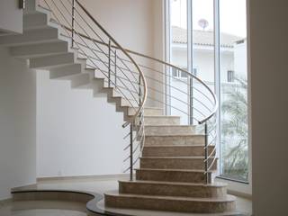 Escadas, Penha Alba Arquitetura e Interiores Penha Alba Arquitetura e Interiores Treppe Marmor Beige