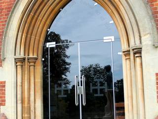 Double arched glass doors at Cranleigh School, Ion Glass Ion Glass مساحات تجارية زجاج