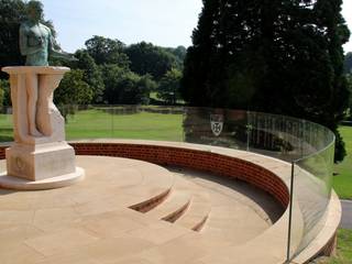 Curved Glass Balustrade War Memorial, Ion Glass Ion Glass مساحات تجارية زجاج