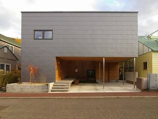 Sky Court, 株式会社 ATELIER O2 株式会社 ATELIER O2 Modern home Iron/Steel