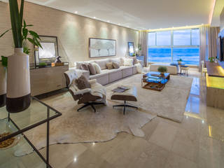 Projeto de interiores cria ambiente clean e contemporâneo na praia, PROCAVE PROCAVE Modern living room پتھر