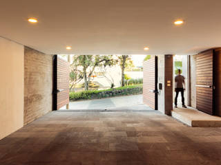 Edificio VH, BCA Taller de Diseño BCA Taller de Diseño Modern corridor, hallway & stairs