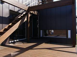 ANGLE, 株式会社 ATELIER O2 株式会社 ATELIER O2 Modern balcony, veranda & terrace