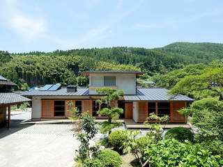 里の家～玖珠万年山の麓 実りある住まい～, 山道勉建築 山道勉建築 บ้านและที่อยู่อาศัย ไม้ White