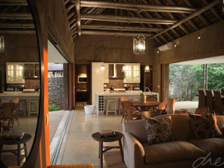 new lodge | leopard creek estate, drew architects + interiors drew architects + interiors モダンデザインの リビング 木 木目調