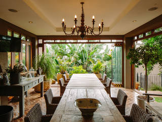 city skyline farmhouse, drew architects + interiors drew architects + interiors Classic style dining room Wood Wood effect