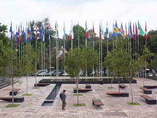 Plaza de Acceso de la CISS, TAAU TAAU Espacios comerciales