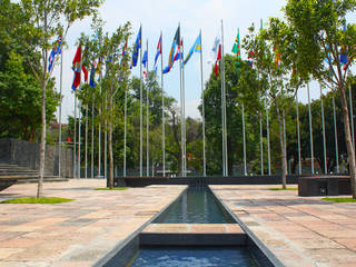 Plaza de Acceso de la CISS, TAAU TAAU Powierzchnie handlowe