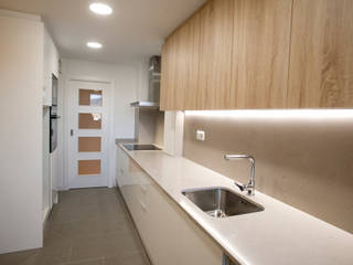 Reforma integral en Carmen Amaya de L'Hospitalet, Grupo Inventia Grupo Inventia Built-in kitchens Wood-Plastic Composite