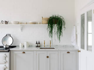 The Strawberry Hill Kitchen by deVOL, deVOL Kitchens deVOL Kitchens Kitchen units Wood Grey