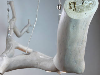 Unikalna lampa z drewna dębowego bielonego, Meble Autorskie Jurkowski Meble Autorskie Jurkowski SalonOświetlenie Drewno Biały