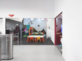 Espaço Criança Kalorias Montijo, Estúdio AMATAM Estúdio AMATAM Commercial spaces Multicolored