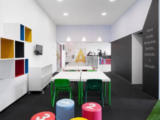 Espaço Criança Kalorias Montijo, Estúdio AMATAM Estúdio AMATAM Commercial spaces Multicolored
