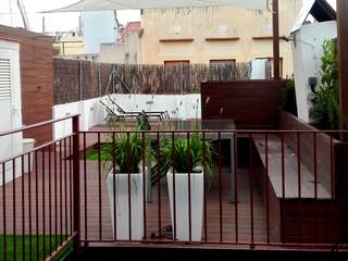 atico Barcelona, ecojardí ecojardí Modern balcony, veranda & terrace Wood-Plastic Composite