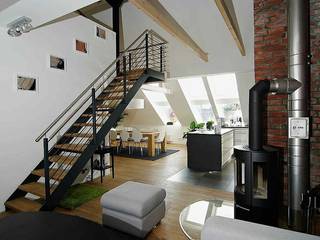 Ausbau eines denkmalgeschützten Dachgeschosses zur Wohnung, schüller.innenarchitektur schüller.innenarchitektur Modern Living Room Iron/Steel White