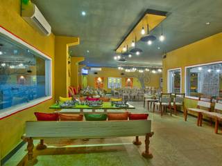 Restaurant, Hitec City, Saloni Narayankar Interiors Saloni Narayankar Interiors Powierzchnie handlowe