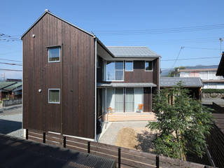 ヘノ字に暮らす, 芦田成人建築設計事務所 芦田成人建築設計事務所 บ้านและที่อยู่อาศัย ไม้ Wood effect