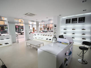 Zapatería en Priego de Córdoba, Estudio Sergio Castro arquitectura Estudio Sergio Castro arquitectura Floors Concrete White
