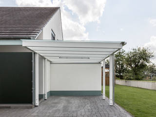 Neubau von zwei Carports mit Abstellräumen, Berghaus und Michalowicz GmbH Berghaus und Michalowicz GmbH Classic style houses