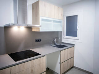 Reforma integral en calle Pi i Margall de Barcelona, Grupo Inventia Grupo Inventia Built-in kitchens Wood-Plastic Composite