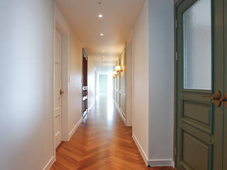 부산 해운대 센텀파크 - 북유럽 클래식 스타일 아파트 리모델링, 주식회사 착한공간연구소 주식회사 착한공간연구소 Scandinavian style corridor, hallway& stairs Wood Multicolored