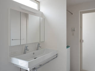 高台に建つ家, toki Architect design office toki Architect design office ห้องน้ำ ไม้ Wood effect