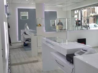 Eyewear Warehouse "Ottica Fashion" (TE), Danilo Di Lorenzo Di Michele Danilo Di Lorenzo Di Michele Commercial spaces