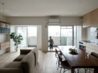 Hikizan Flat, YYAA 山本嘉寛建築設計事務所 YYAA 山本嘉寛建築設計事務所 Living room Wood Wood effect