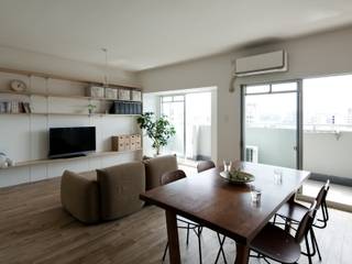 Hikizan Flat, YYAA 山本嘉寛建築設計事務所 YYAA 山本嘉寛建築設計事務所 Modern Living Room Wood White