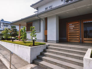 シニア世代の建て替え：終の住処（和風）, （株）独楽蔵 KOMAGURA （株）独楽蔵 KOMAGURA Wooden houses