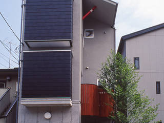 [1F:RC造＋2.3F:木造の混構造] 極小3階建て住宅, （株）独楽蔵 KOMAGURA （株）独楽蔵 KOMAGURA Single family home