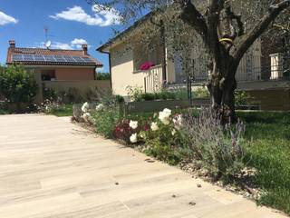 Eleganza in giardino, Au dehors Studio. Architettura del Paesaggio Au dehors Studio. Architettura del Paesaggio 地中海風 庭