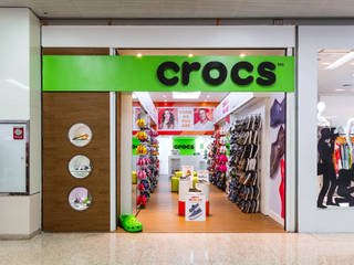 Crocs, DUE Projetos e Design DUE Projetos e Design Espaces commerciaux Bois Effet bois