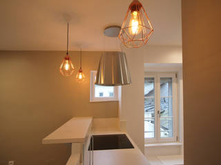 CHAMBRE DE BONNE A STRASBOURG, Agence ADI-HOME Agence ADI-HOME Modern kitchen Wood-Plastic Composite White