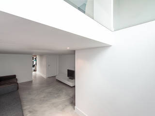 House Overveen, Bloot Architecture Bloot Architecture Modern media room Concrete