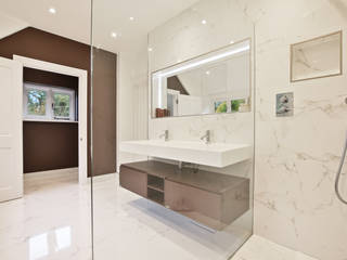 Case Study: Jersey Farmhouse, Berkshire, BathroomsByDesign Retail Ltd BathroomsByDesign Retail Ltd Bagno moderno