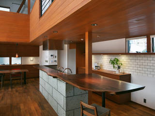 CASA Mi家, かんばら設計室 かんばら設計室 モダンな キッチン 無垢材 多色