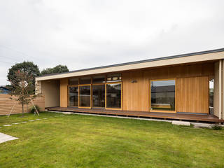 おおらかな方流れ屋根の家, アトリエ慶野正司 ATELIER KEINO SHOJI ARCHITECTS アトリエ慶野正司 ATELIER KEINO SHOJI ARCHITECTS Lean-to roof