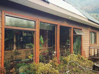 homify Country style conservatory Engineered Wood Wood effect