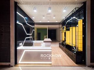 Mobile Shop Imperial World Samrong, Rockhow Studio Design Rockhow Studio Design 室内花园