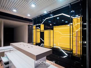 Mobile Shop Imperial World Samrong, Rockhow Studio Design Rockhow Studio Design 室内花园