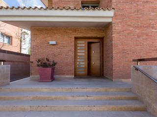 PROYECTO INTEGRAL DE CONSTRUCCIÓN DE VIVIENDA UNIFAMILIAR EN LLEIDA, Decara Decara pintu depan Parket Multicolored