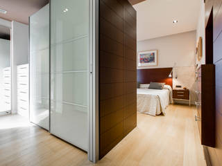 PROYECTO INTEGRAL DE CONSTRUCCIÓN DE VIVIENDA UNIFAMILIAR EN LLEIDA, Decara Decara Modern style bedroom Aluminium/Zinc